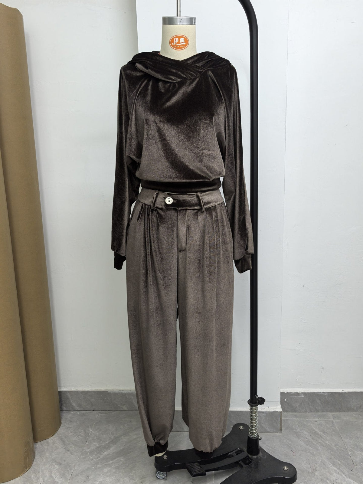 Lucille - Vintage Velvet Hoodie and Loose-Fitting Trousers Set